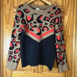 Peyton Jensen Pullover Sweater in a cheetah print w/black chevron design